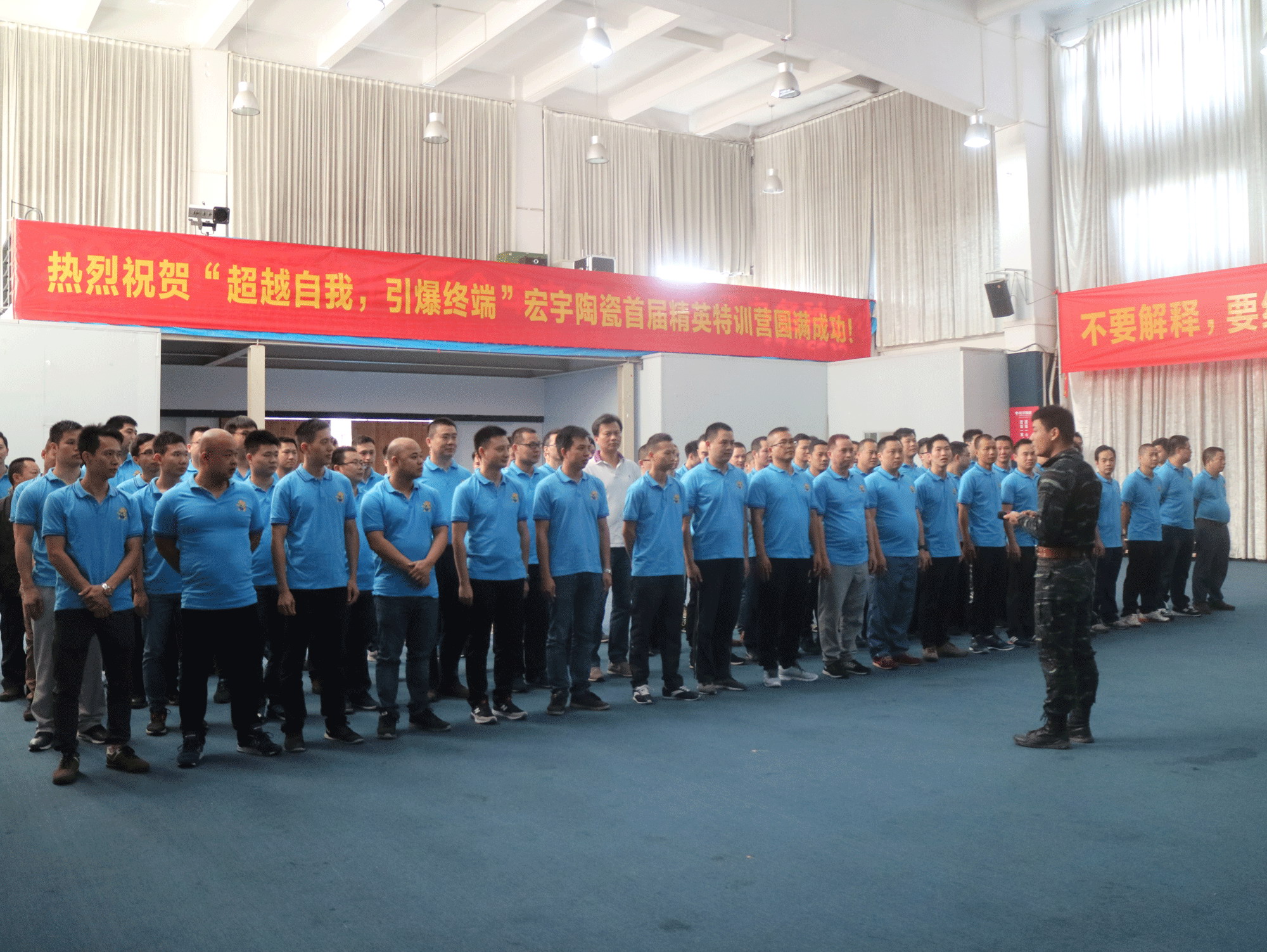 �������R�������մɾ�Ӣ��Ӗ�I�A�M�e��