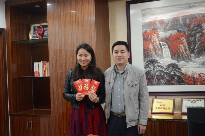 3想到劉云,給人印象最深的是其“精氣神”,無論什么時(shí)候見到她,她總是以最好的的狀態(tài)示人,總能自信、積極地面對(duì)一切。能有這